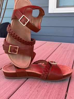 Brioso leather sandals